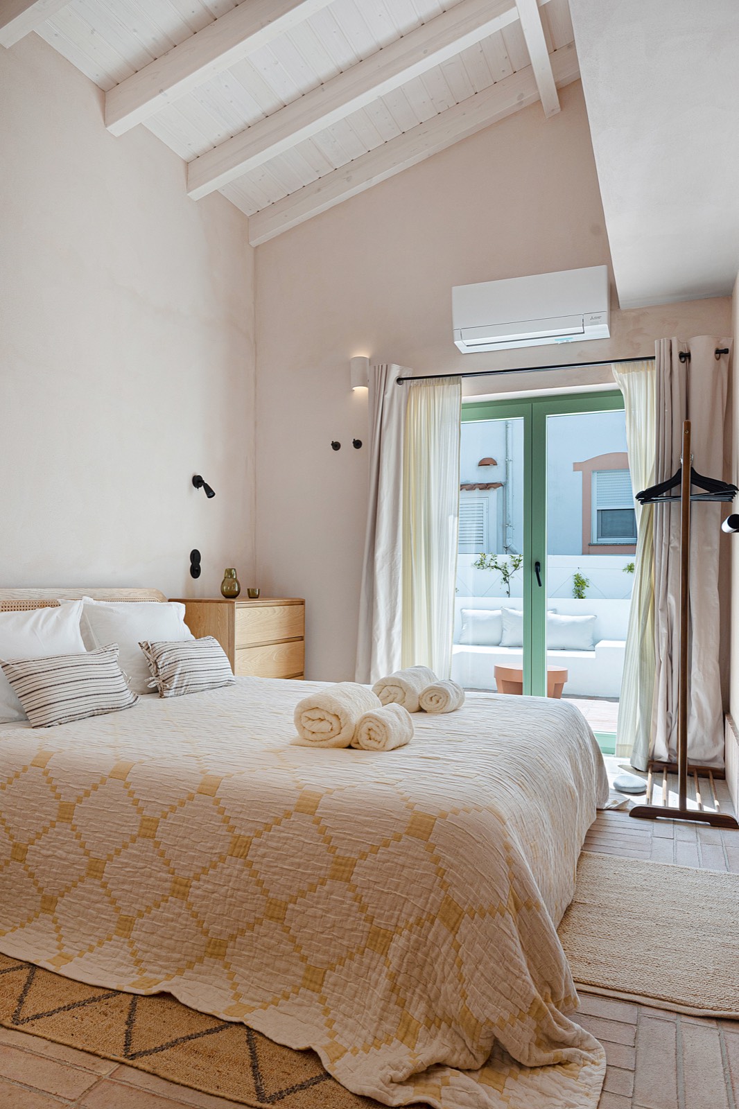 Bright bedroom opening onto the terrace