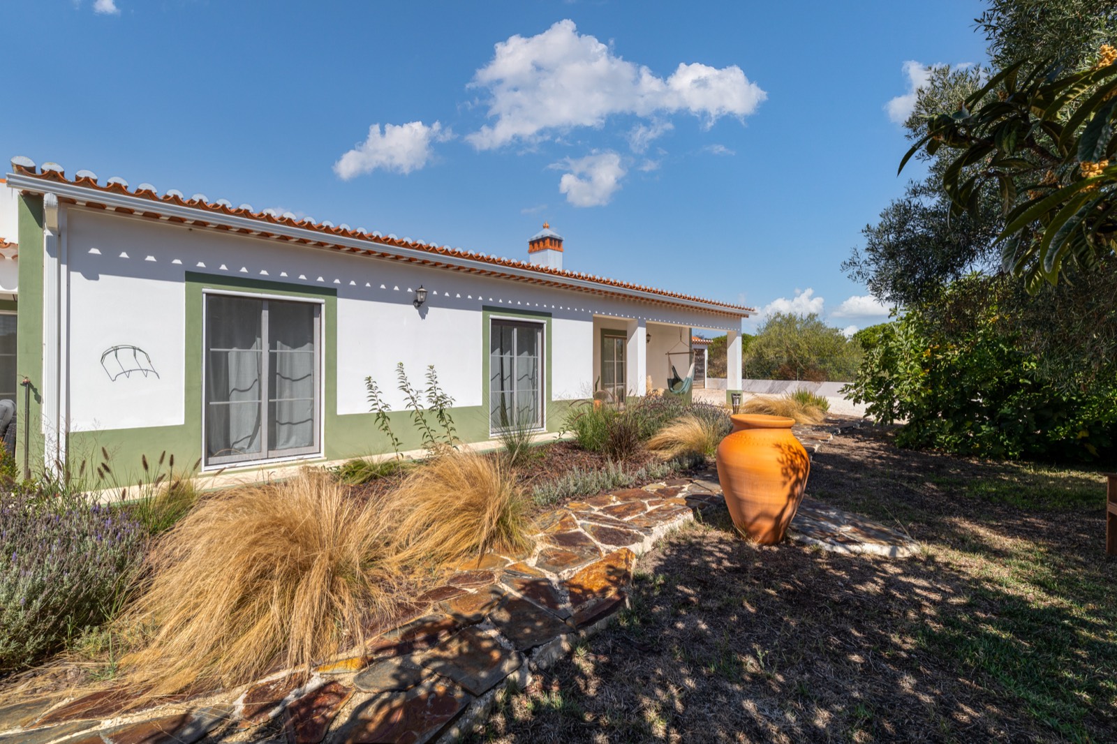 Whitewashed casa with a terracotta urn